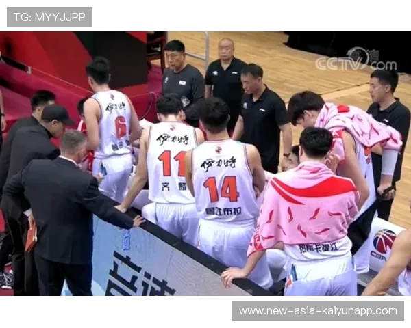 新疆队逆境反击，排兵布阵迎战关键时刻！，新疆队比赛视频