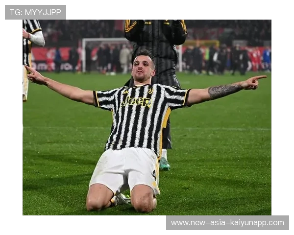 尤文角球配合精妙头球破网